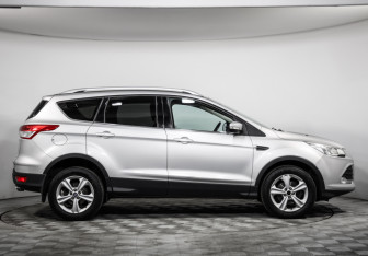 Подержанный автомобиль Ford Kuga 2014 года (4 фото)