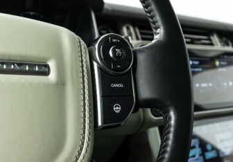 Подержанный автомобиль Land Rover Range Rover 2015 года (22 фото)