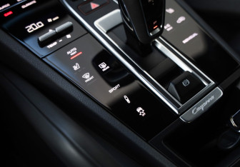 Подержанный автомобиль Porsche Cayenne 2019 года (19 фото)