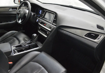 Подержанный автомобиль Hyundai Sonata 2019 года (12 фото)