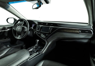 Подержанный автомобиль Toyota Camry Sedan 2018 года (9 фото)