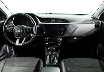 Подержанный автомобиль Kia Rio Hatchback 2021 года (13 фото)