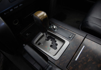 Подержанный автомобиль Toyota Land Cruiser Suv 2011 года (15 фото)