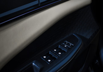 Подержанный автомобиль Changan UNI-V 2022 года (10 фото)