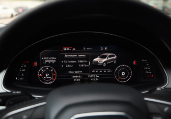 Подержанный автомобиль Audi Q7 2017 года (14 фото)