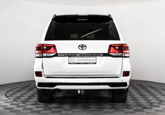 Подержанный автомобиль Toyota Land Cruiser Suv 2011 года (7 фото)