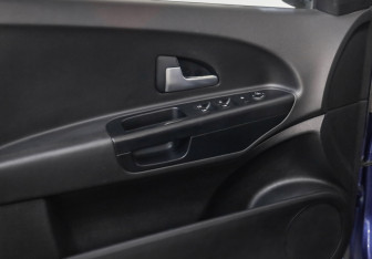 Подержанный автомобиль Kia Ceed Hatchback 2009 года (16 фото)