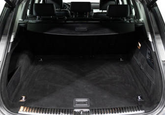 Подержанный автомобиль Volkswagen Touareg 2011 года (20 фото)