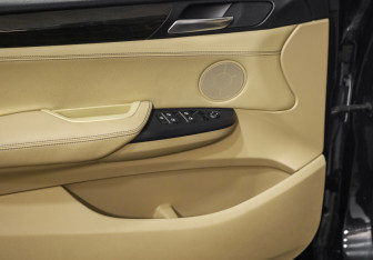 Подержанный автомобиль BMW X3 2012 года (19 фото)