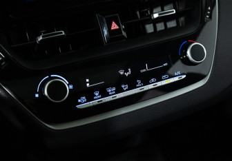 Подержанный автомобиль Toyota Corolla Sedan 2022 года (16 фото)