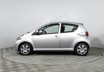 Подержанный автомобиль Toyota Aygo 2006 года (8 фото)