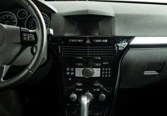 Подержанный автомобиль Opel Astra Hatchback 2007 года (14 фото)
