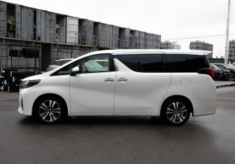 Подержанный автомобиль Toyota Alphard 2019 года (5 фото)