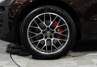 Подержанный автомобиль Porsche Macan 2014 года (27 фото)