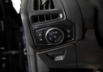 Подержанный автомобиль Ford Focus Hatchback 2012 года (20 фото)
