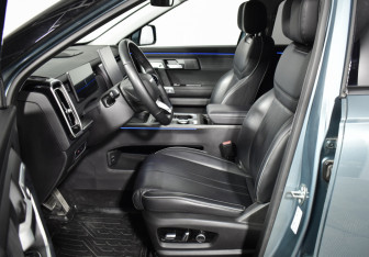 Подержанный автомобиль Jaecoo J7 2024 года (10 фото)