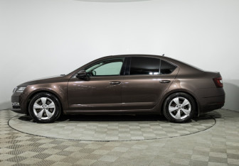 Подержанный автомобиль Skoda Octavia Liftback 2018 года (8 фото)