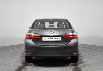 Подержанный автомобиль Toyota Corolla Sedan 2016 года (6 фото)
