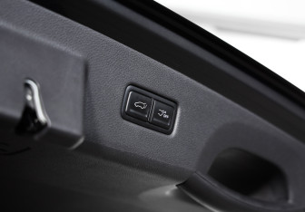 Подержанный автомобиль Kia Carnival 2021 года (39 фото)