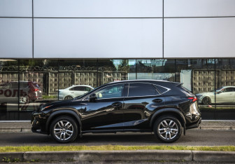 Подержанный автомобиль Lexus NX 2017 года (9 фото)
