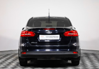 Подержанный автомобиль Ford Focus Sedan 2017 года (6 фото)