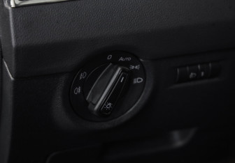Подержанный автомобиль Skoda Octavia Liftback 2014 года (17 фото)