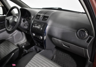 Подержанный автомобиль Suzuki SX4 Hatchback 2011 года (12 фото)