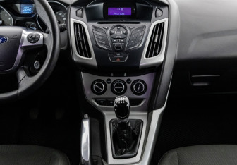 Подержанный автомобиль Ford Focus Hatchback 2012 года (14 фото)