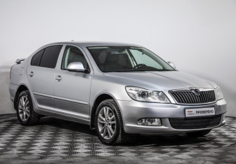 Подержанный автомобиль Skoda Octavia Liftback 2009 года (3 фото)