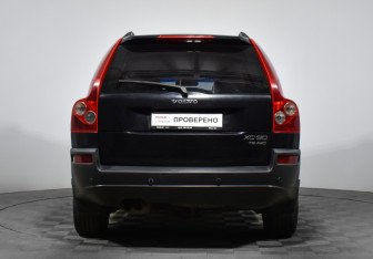 Подержанный автомобиль Volvo XC90 2003 года (6 фото)