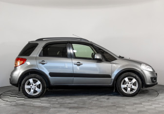 Подержанный автомобиль Suzuki SX4 Hatchback 2011 года (4 фото)