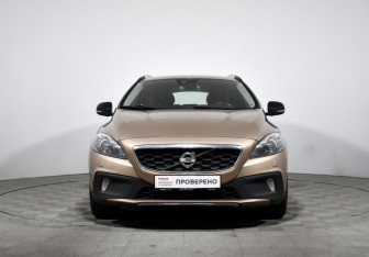Подержанный автомобиль Volvo V40 Cross Country 2013 года (2 фото)