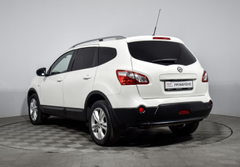 Подержанный автомобиль Nissan Qashqai+2 2013 года (7 фото)