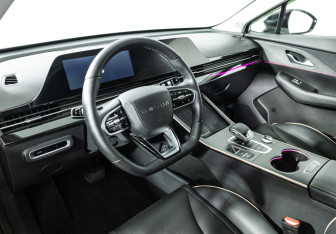 Подержанный автомобиль Omoda C5 2024 года (11 фото)