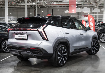 Подержанный автомобиль Geely Atlas 2024 года (6 фото)