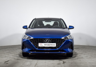 Подержанный автомобиль Hyundai Solaris Sedan 2022 года (2 фото)