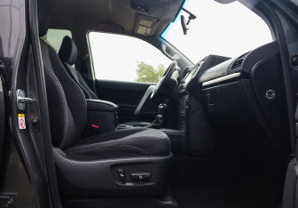 Подержанный автомобиль Toyota Land Cruiser Prado 2019 года (26 фото)