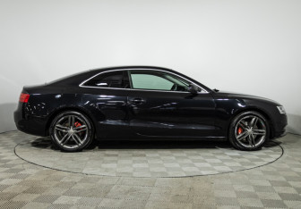 Подержанный автомобиль Audi A5 Coupe 2011 года (4 фото)