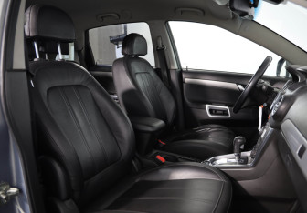 Подержанный автомобиль Opel Antara 2013 года (18 фото)