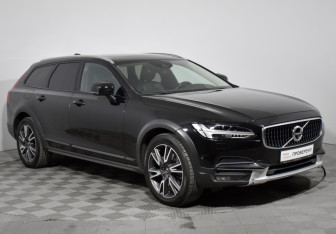 Подержанный автомобиль Volvo V90 Cross Country 2018 года (3 фото)