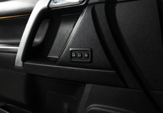 Подержанный автомобиль Toyota Land Cruiser Prado 2014 года (20 фото)