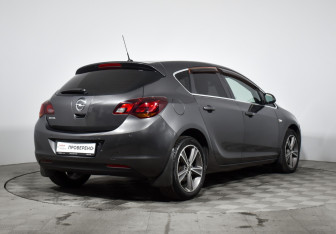 Подержанный автомобиль Opel Astra Hatchback 2012 года (5 фото)