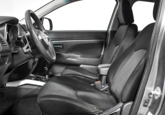 Подержанный автомобиль Mitsubishi ASX 2012 года (12 фото)