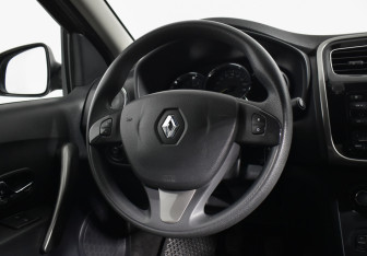 Подержанный автомобиль Renault Logan Sedan 2018 года (14 фото)