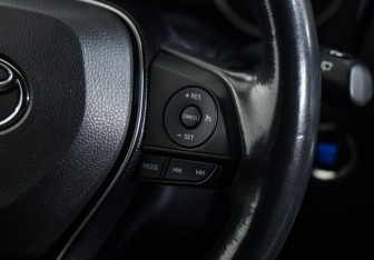 Подержанный автомобиль Toyota RAV4 2019 года (11 фото)