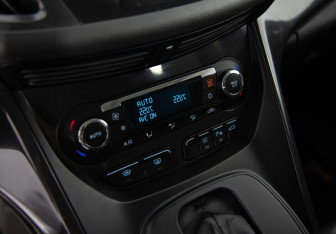Подержанный автомобиль Ford Kuga 2013 года (16 фото)