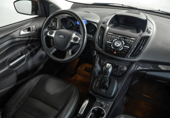 Подержанный автомобиль Ford Kuga 2015 года (8 фото)