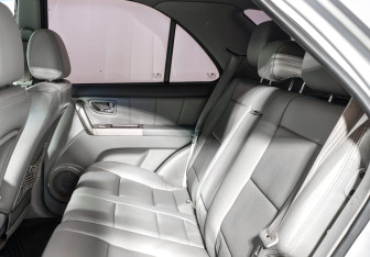 Подержанный автомобиль Kia Sorento 2006 года (12 фото)