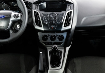 Подержанный автомобиль Ford Focus Hatchback 2014 года (12 фото)