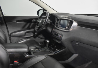 Подержанный автомобиль Kia Sorento 2018 года (14 фото)